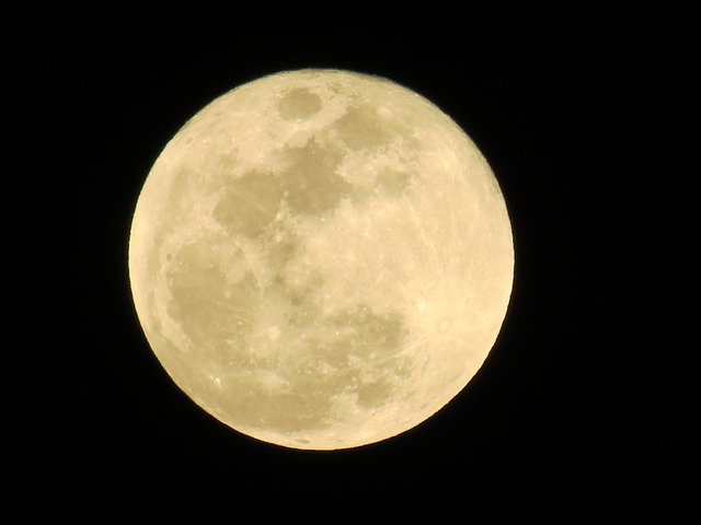 moon-2074130_640.jpg